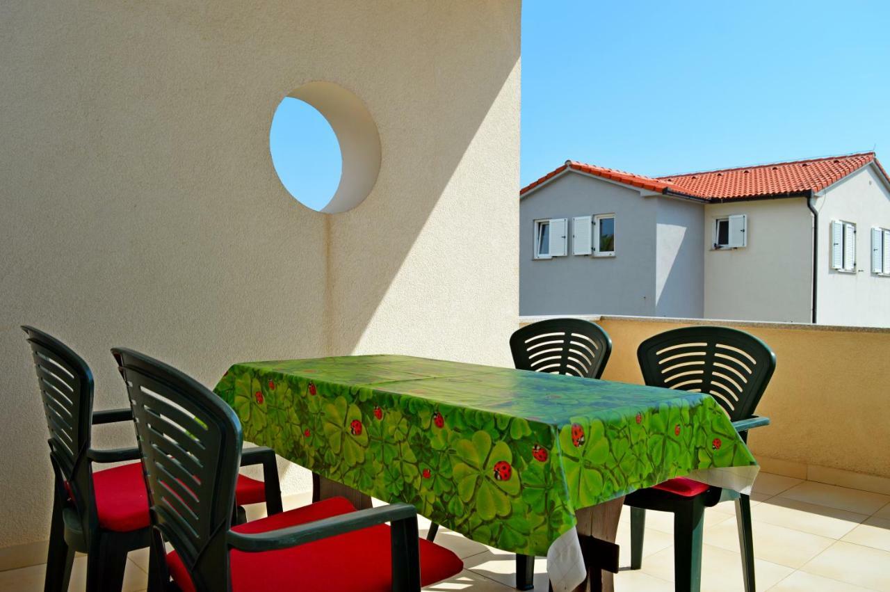 נובליה Apartmani Macak II מראה חיצוני תמונה